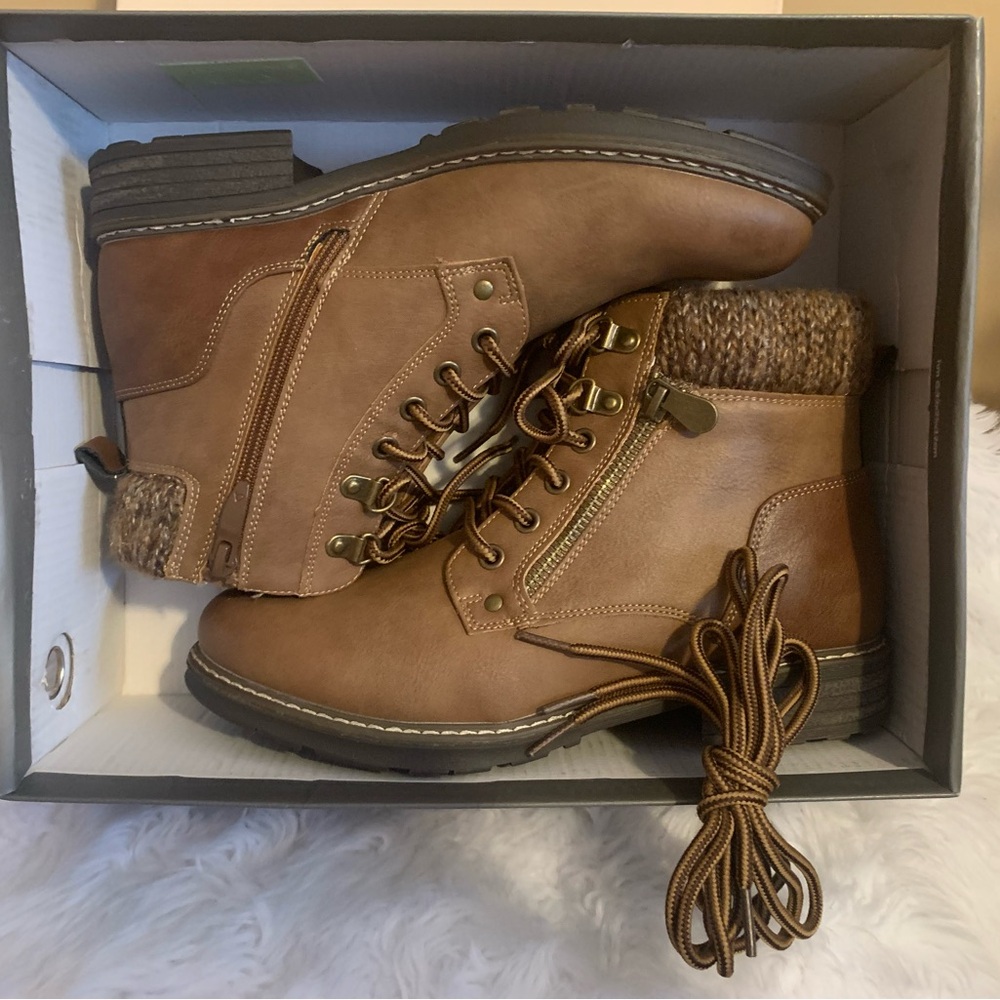 PATRIZIA Jadelyn light brown ladies lace up round toe booties size 8.5 NIB NWT - Picture 7 of 10